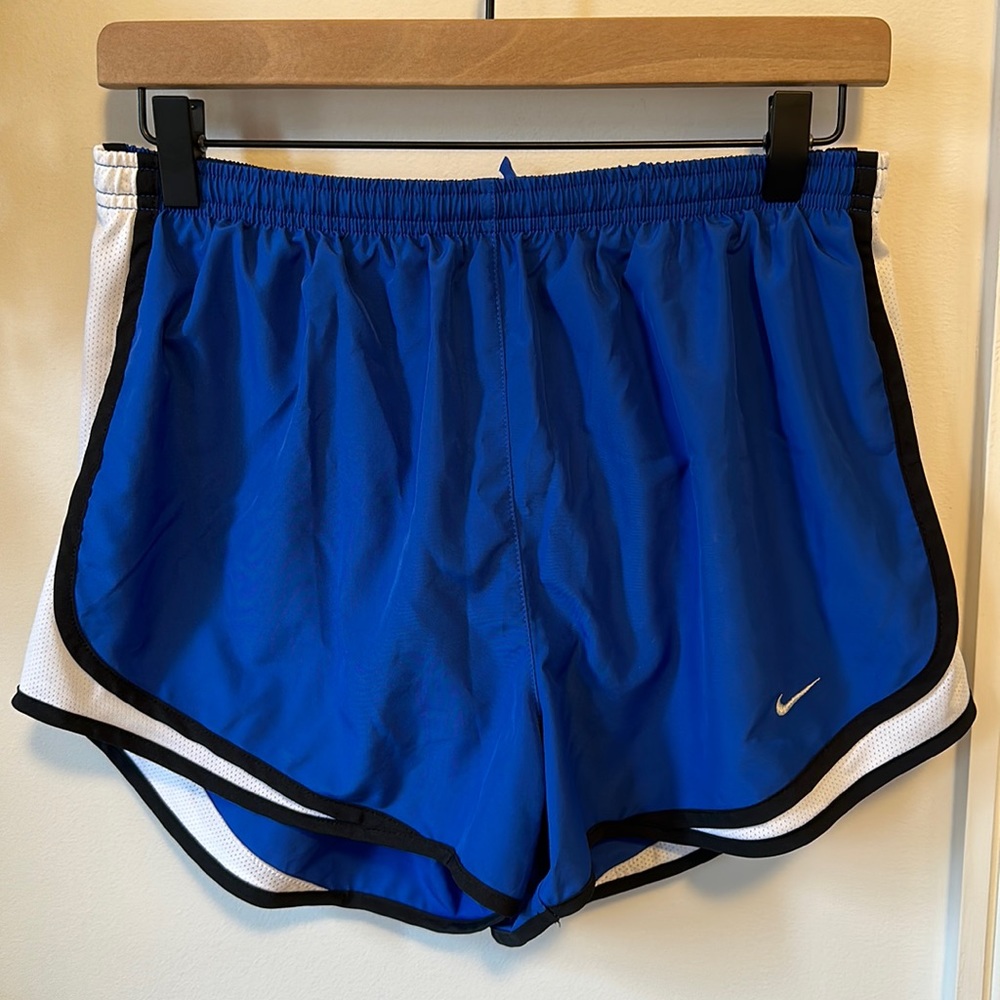 Nike women’s Tempo running shorts size L
